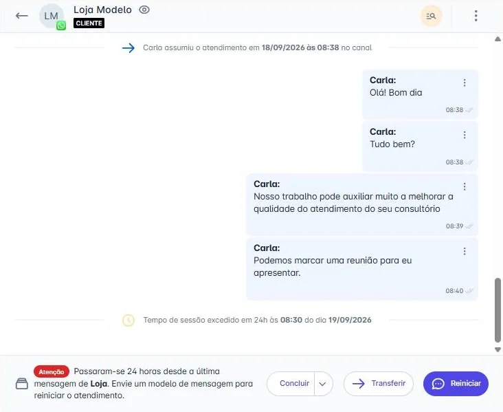 Conversa aberta no SharkCRM: a atendente Carla assumiu o atendimento e respondeu o cliente pelo WhatsApp